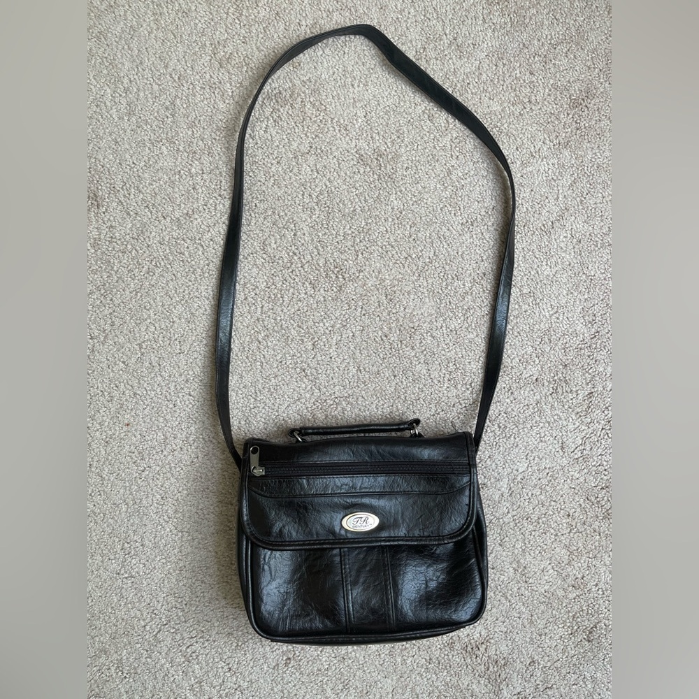 TR Bentley Leather Shoulder Bag with Logo Detail - Picture 1 of 6